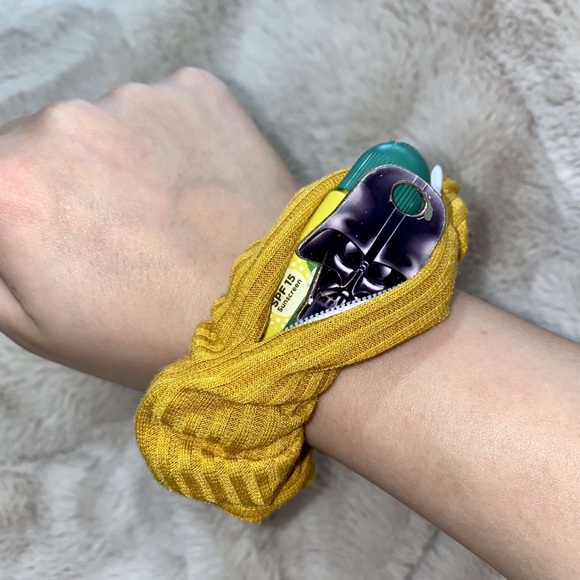 Zipper scrunchie - Picture 2 of 3